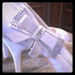 Women’s satin stiletto peep toe heel